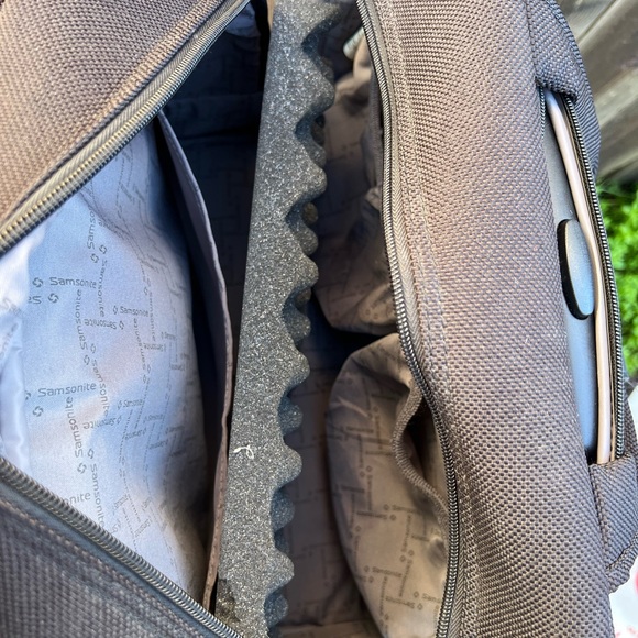 Samsonite Silhouette 8 Black Softside Wheeled Tote - 14" X 17" X 8" - Picture 7 of 7